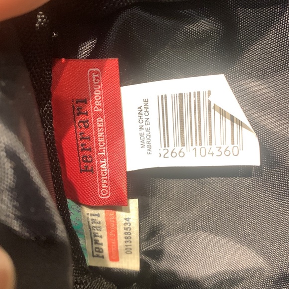 💯 Authentic Scuderia Ferrari Waist bag NWOT - Picture 6 of 7